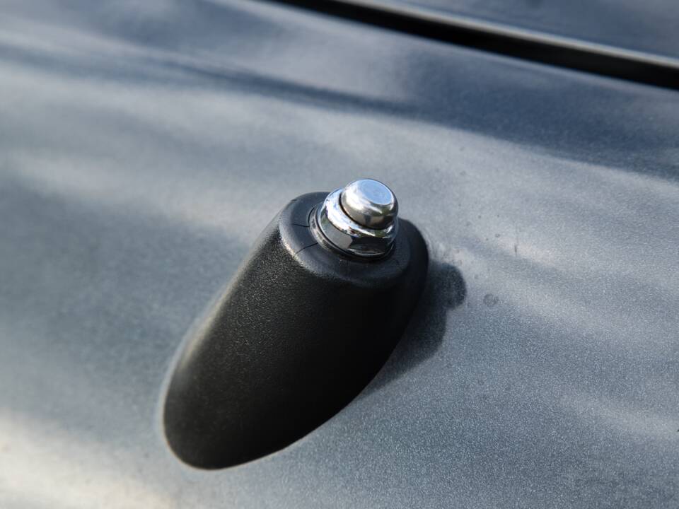 Image 24/63 of Mercedes-Benz 220 E (1993)
