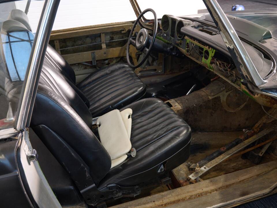 Image 4/47 de Mercedes-Benz 250 SL (1967)