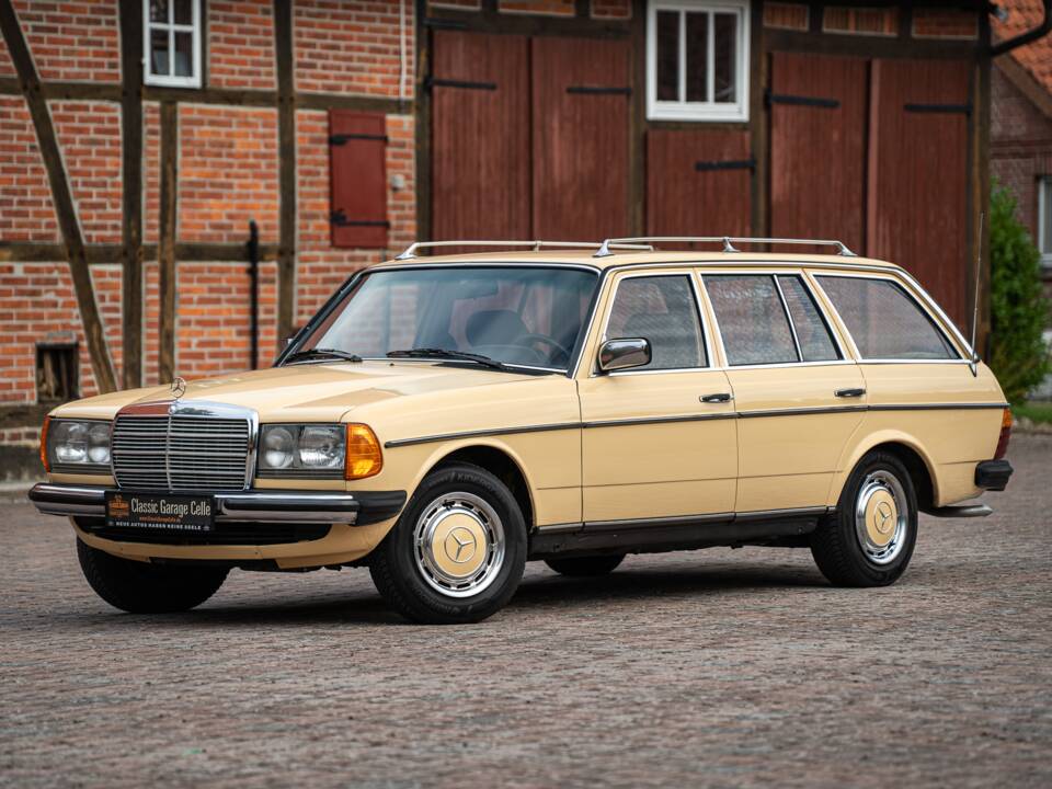 Image 1/53 de Mercedes-Benz 200 T (1982)