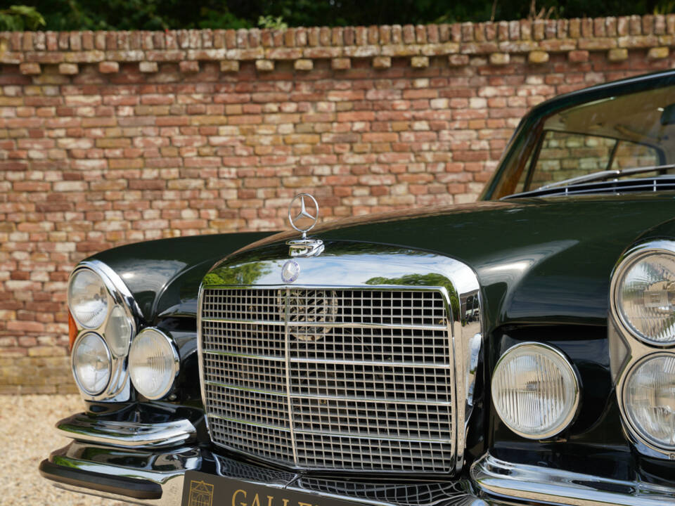 Image 38/50 of Mercedes-Benz 280 SE 3,5 (1971)