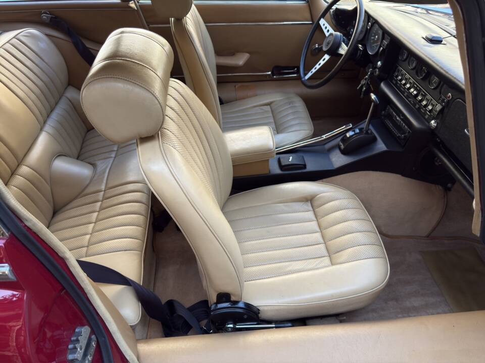 Bild 11/29 von Jaguar E-Type V12 (2+2) (1972)