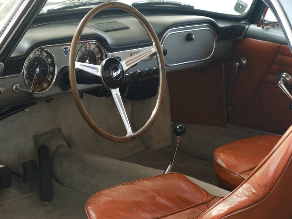Bild 47/50 von Lancia Flaminia GT 2.5 3C Touring (1963)