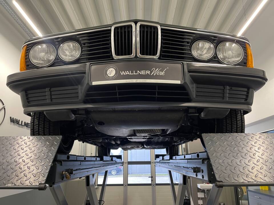 Afbeelding 21/26 van BMW 732i (1986)