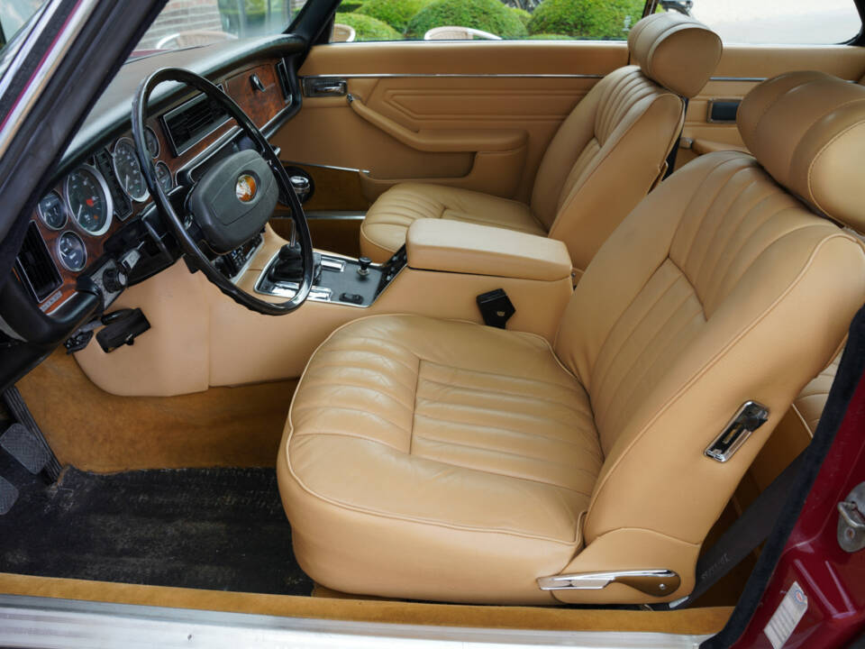 Imagen 3/50 de Jaguar XJ 6 L 4.2 (1977)