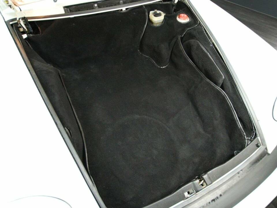 Image 27/30 of Porsche 911 Carrera 3.2 (1986)