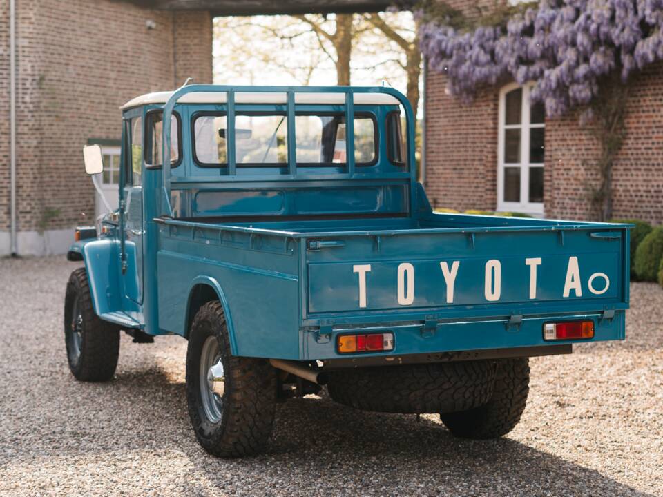 Image 6/27 of Toyota Land Cruiser FJ 45 (1976)