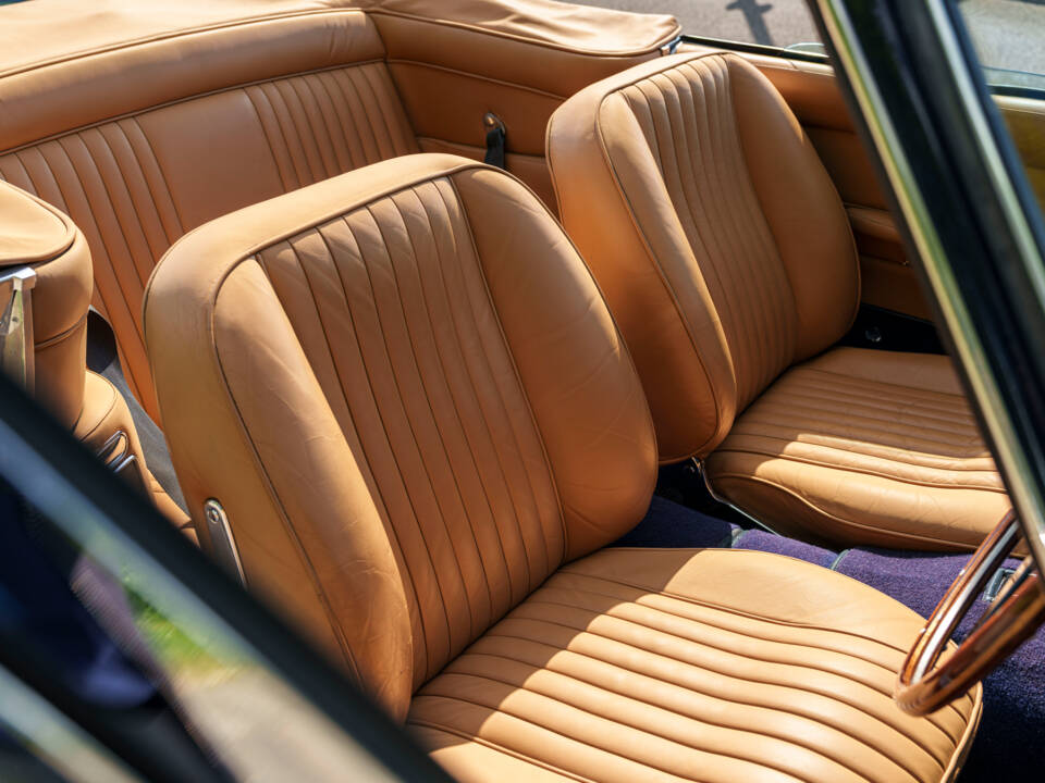 Bild 23/28 von Aston Martin DB 6 Mk II Volante (1970)