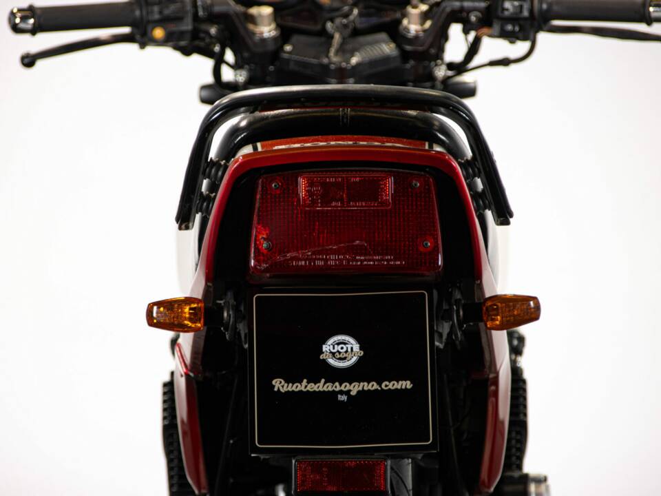 Immagine 11/50 di Honda CBX 550 F (1982)