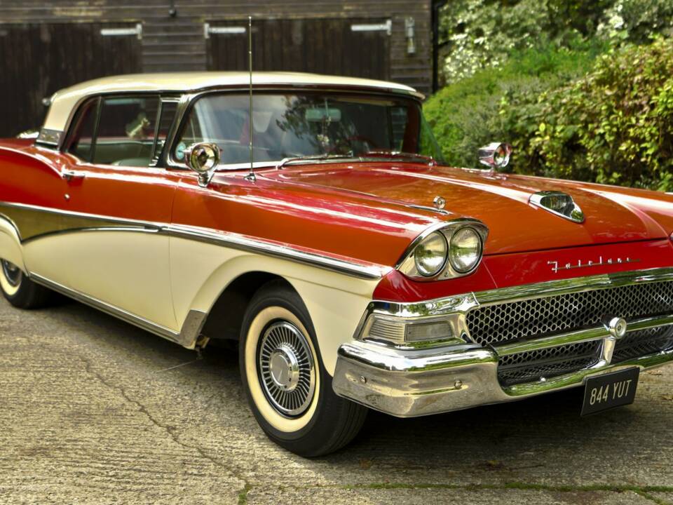 Imagen 3/50 de Ford Fairlane 500 Skyliner (1958)