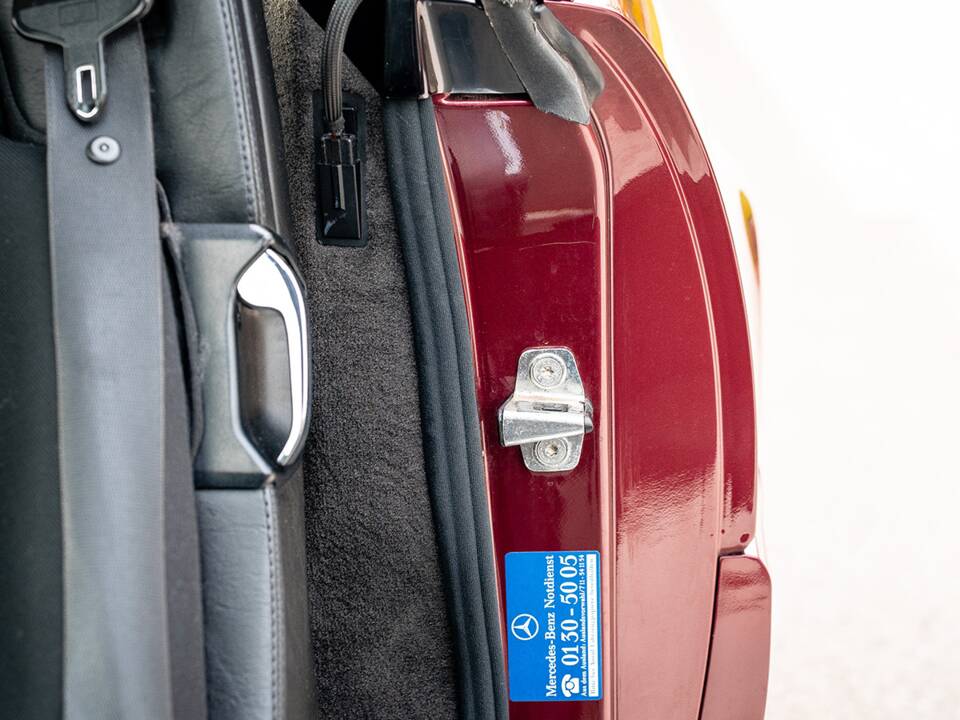 Image 31/47 of Mercedes-Benz SL 280 (1996)