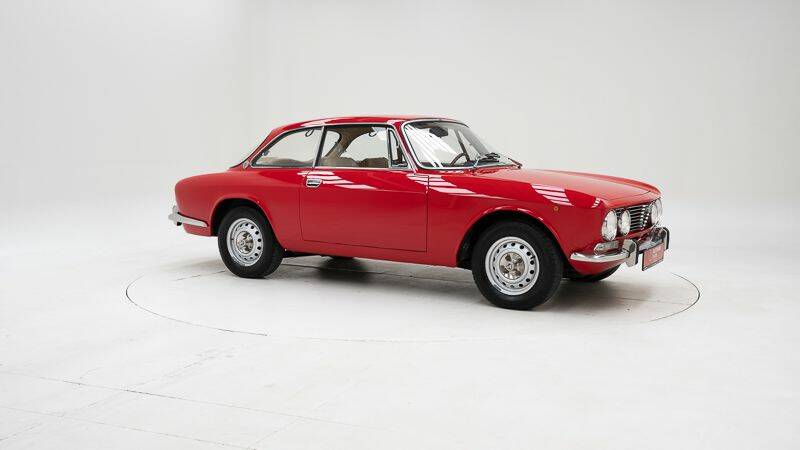 Image 3/15 de Alfa Romeo 2000 GT Veloce (1974)