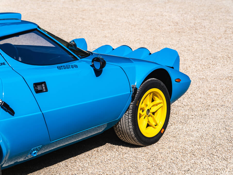 Image 23/46 of Lancia Stratos HF Stradale (1975)