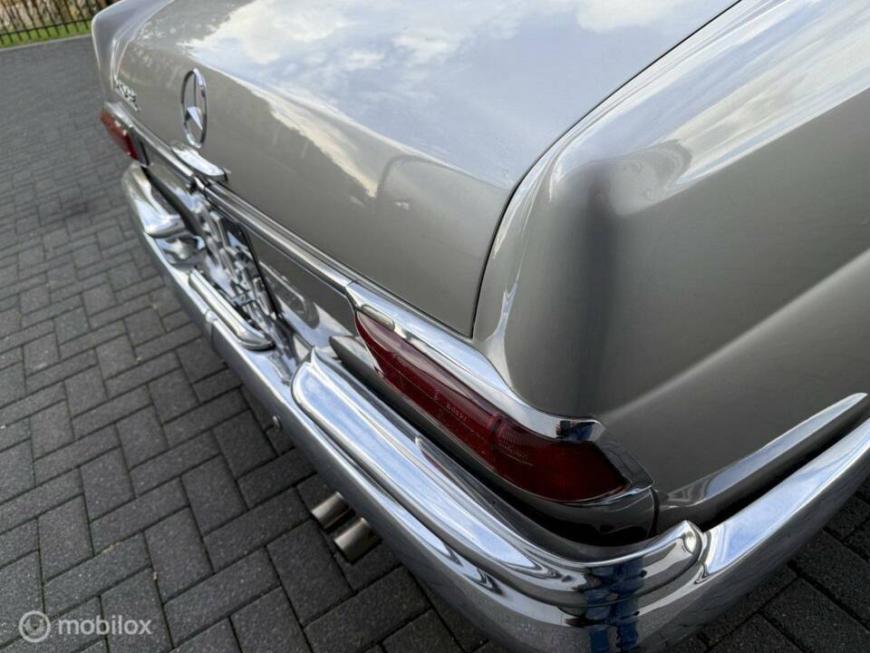 Afbeelding 12/36 van Mercedes-Benz 250 SE (1966)
