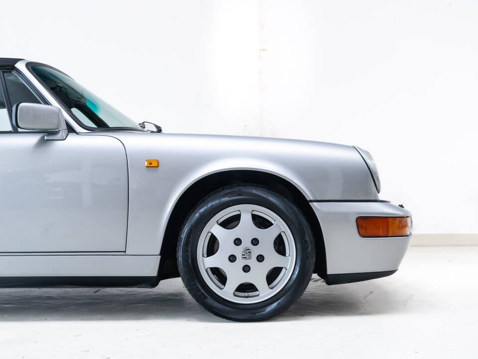 Image 27/45 de Porsche 911 Carrera 2 (1990)