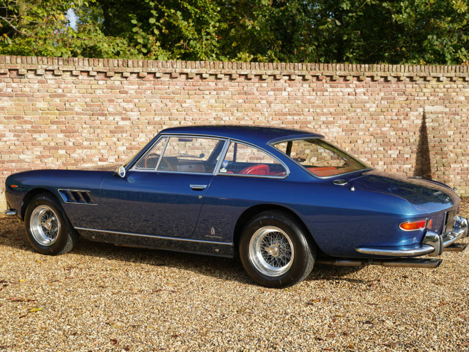 Image 16/50 de Ferrari 330 GT (1966)