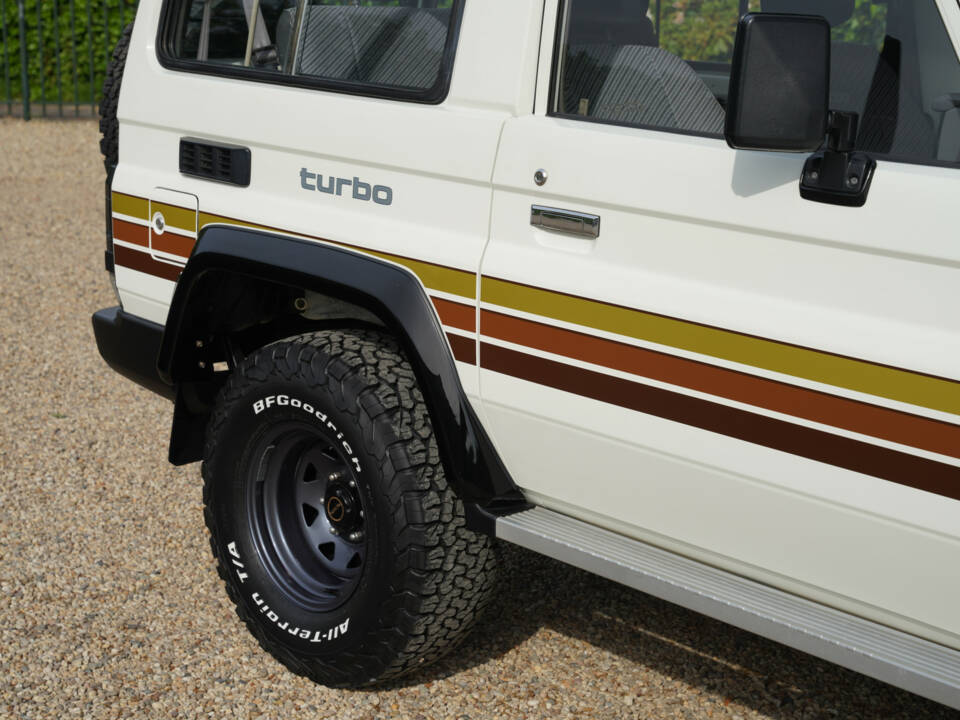 Immagine 16/50 di Toyota Land Cruiser 2.4 LX Turbo (1992)