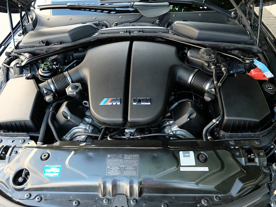 Image 49/51 of BMW M5 (2007)