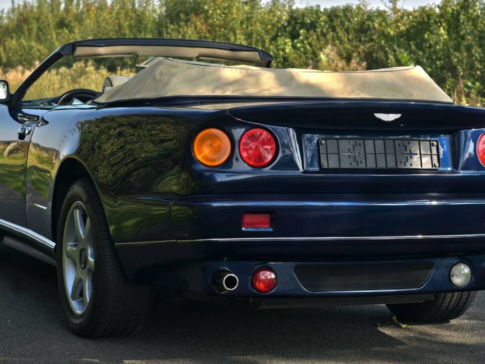 Immagine 13/50 di Aston Martin V8 Volante (1998)