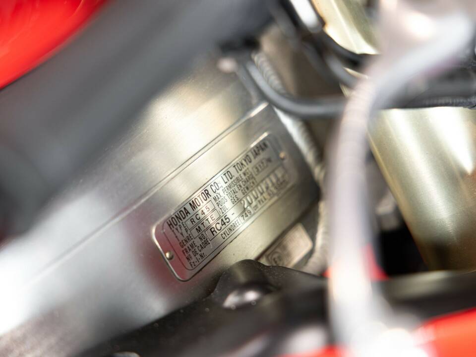 Image 22/42 de Honda RVF 750 (1994)