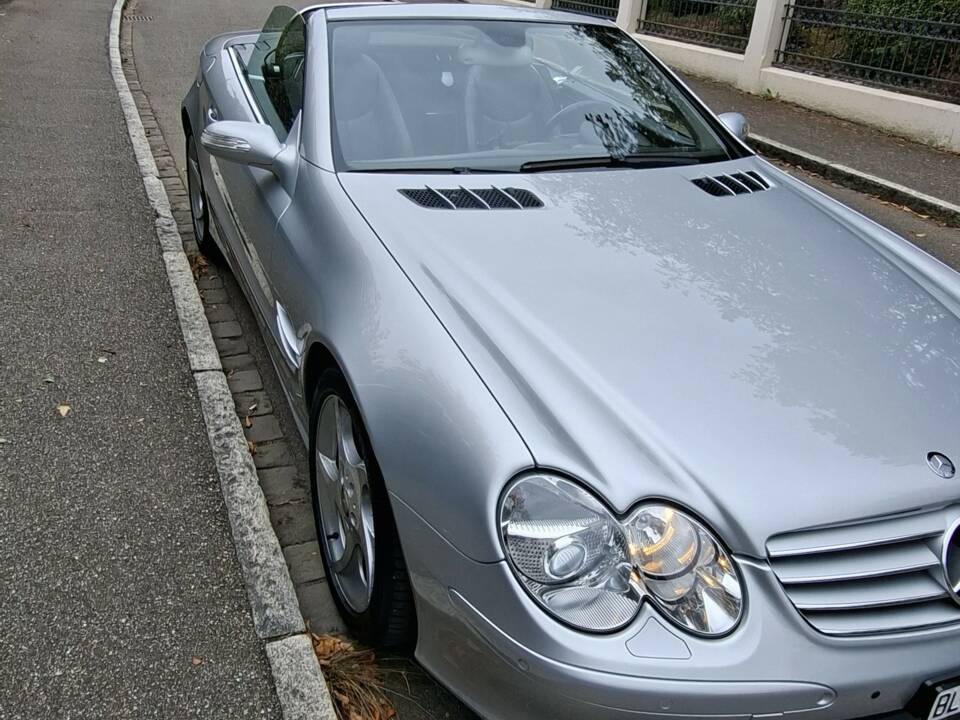 Image 23/30 of Mercedes-Benz SL 350 "Edition 50" (2004)