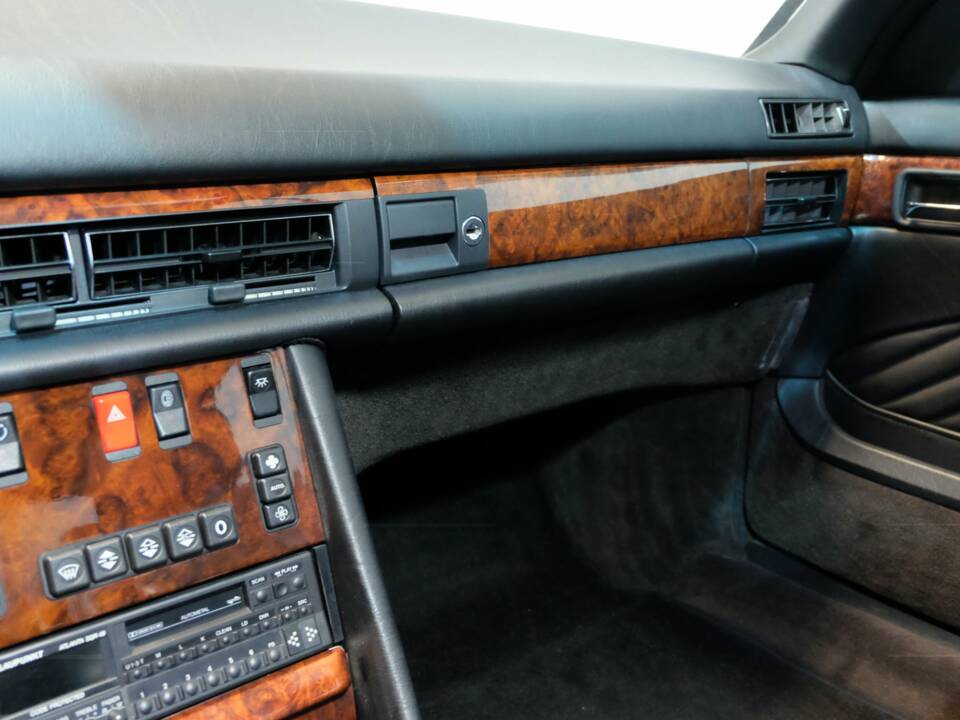 Image 11/34 of Mercedes-Benz 500 SEC (1991)