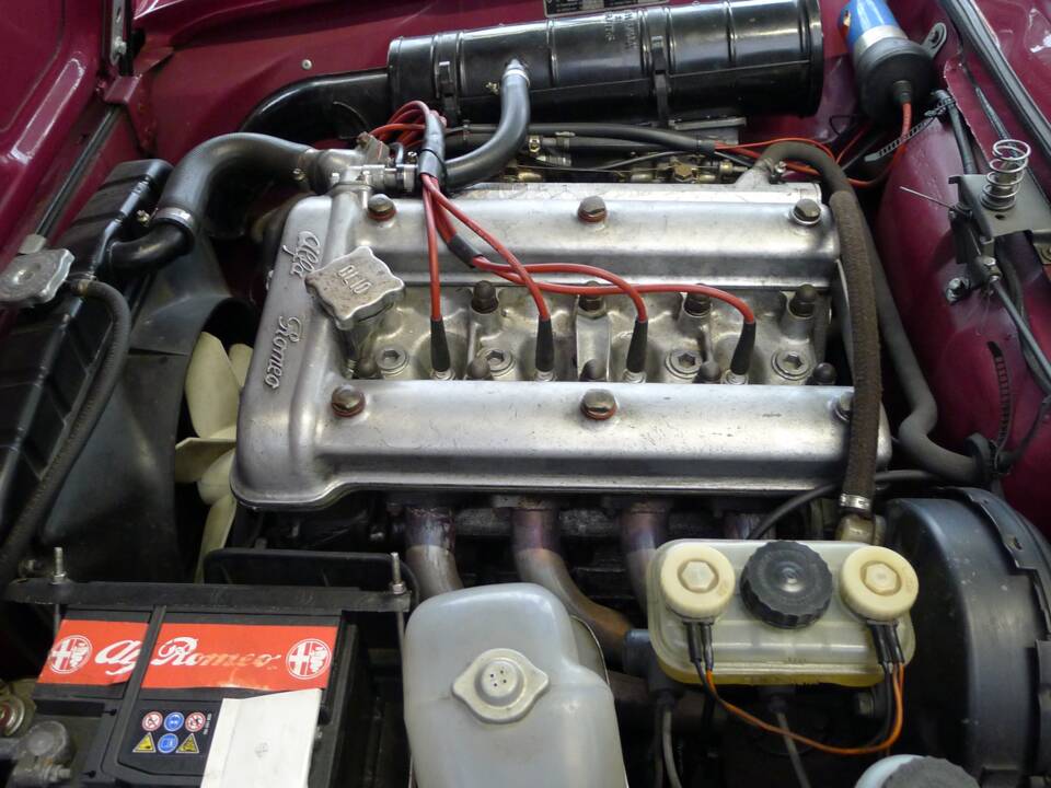 Bild 2/36 von Alfa Romeo 2000 GT Veloce (1975)