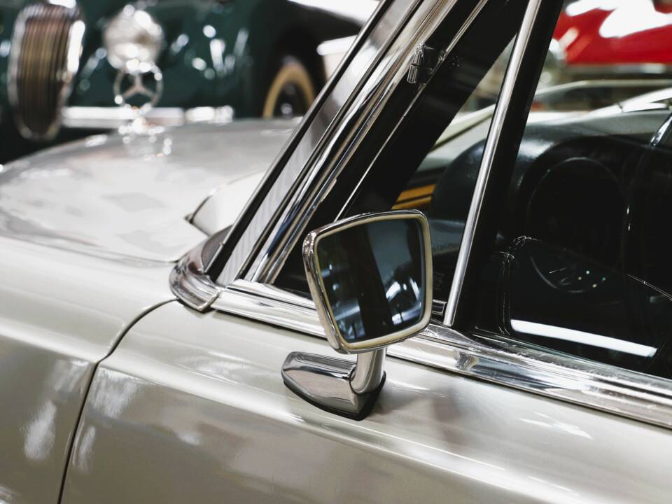 Imagen 13/38 de Mercedes-Benz 300 SEL 3.5 (1970)