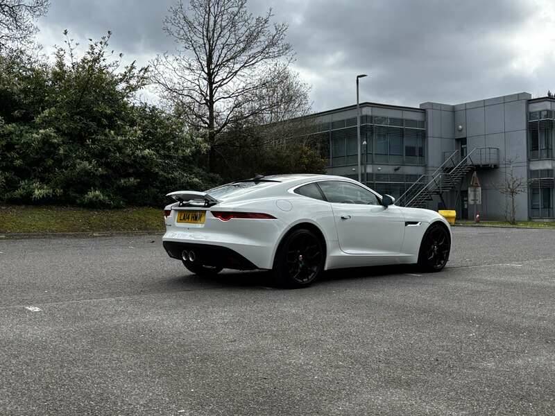 Image 11/50 of Jaguar F-Type (2014)
