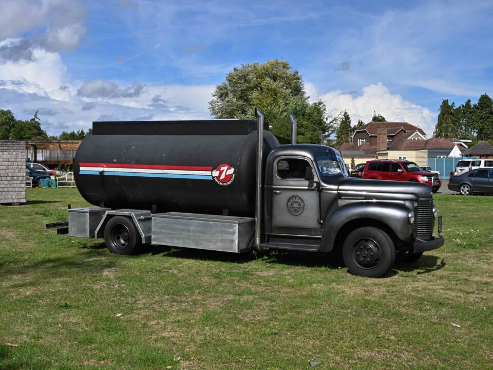 Image 15/50 de International Harvester K6 (1942)