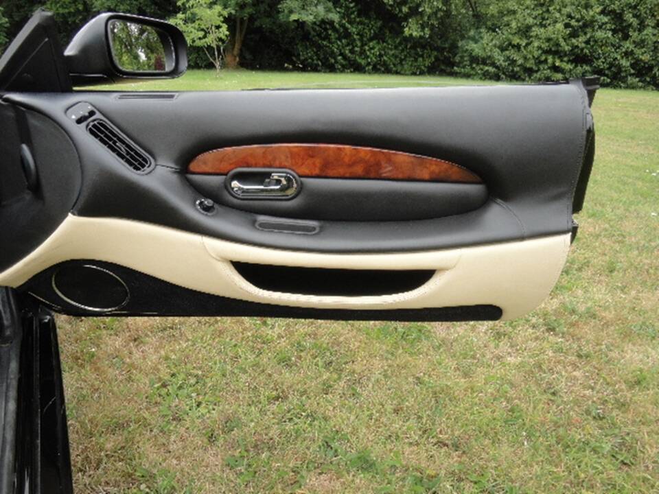 Bild 20/30 von Aston Martin DB 7 Vantage Volante (2003)
