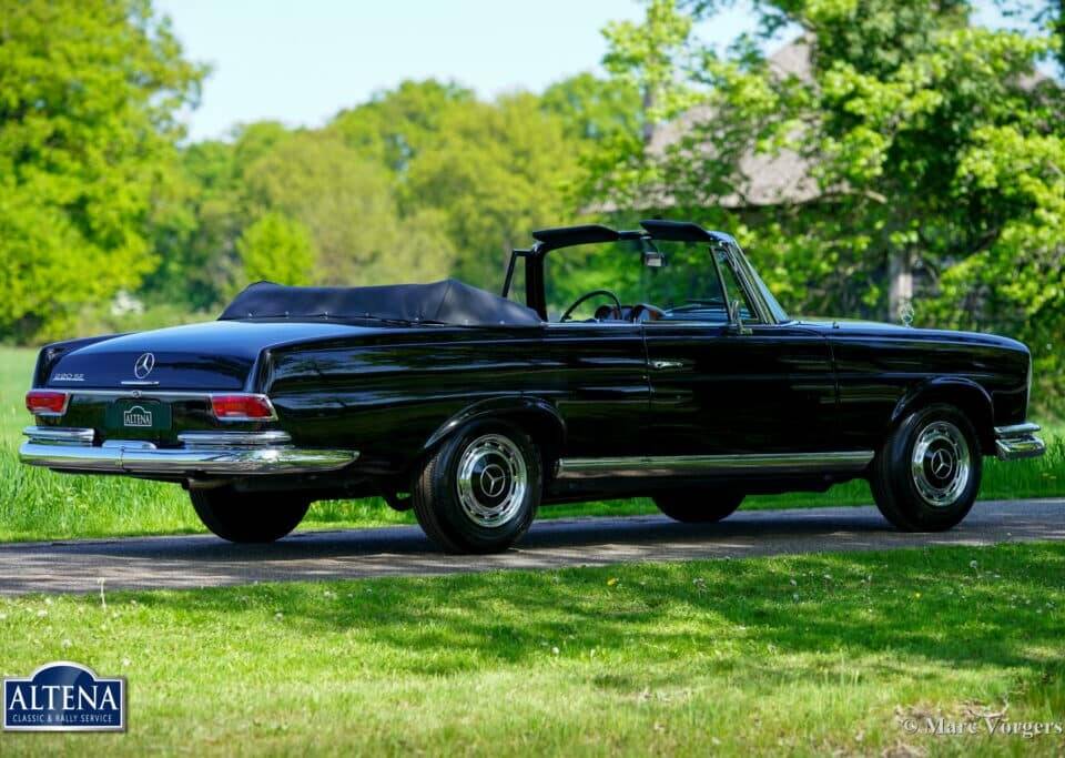 Image 44/52 de Mercedes-Benz 220 SE b (1963)