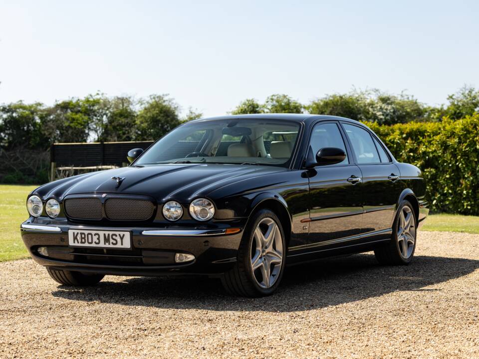 Image 31/43 of Jaguar XJR (2003)