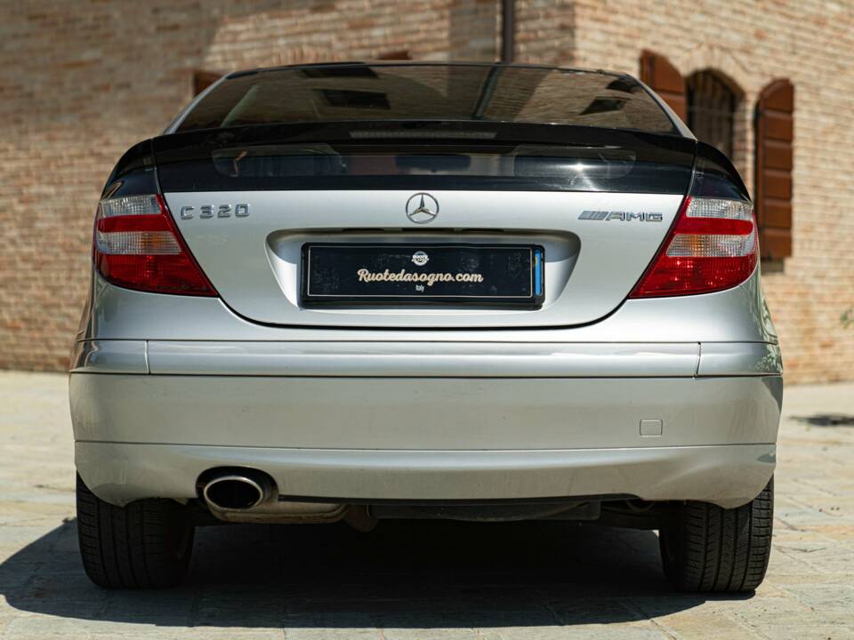 Image 8/50 of Mercedes-Benz C 320 Sportcoupé (2003)
