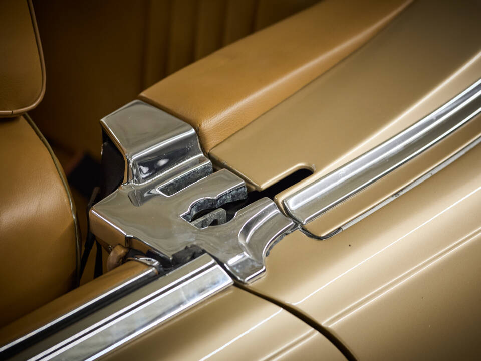 Image 70/99 of Mercedes-Benz 300 SL (1987)