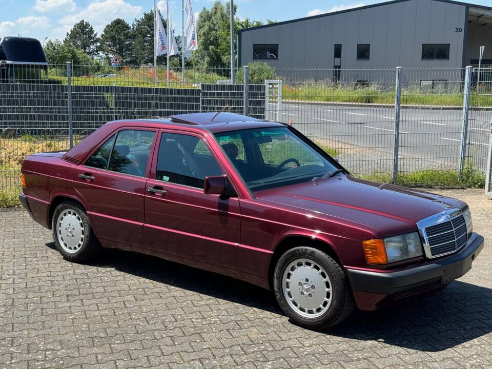 Imagen 1/17 de Mercedes-Benz 190 E 1.8 (1992)