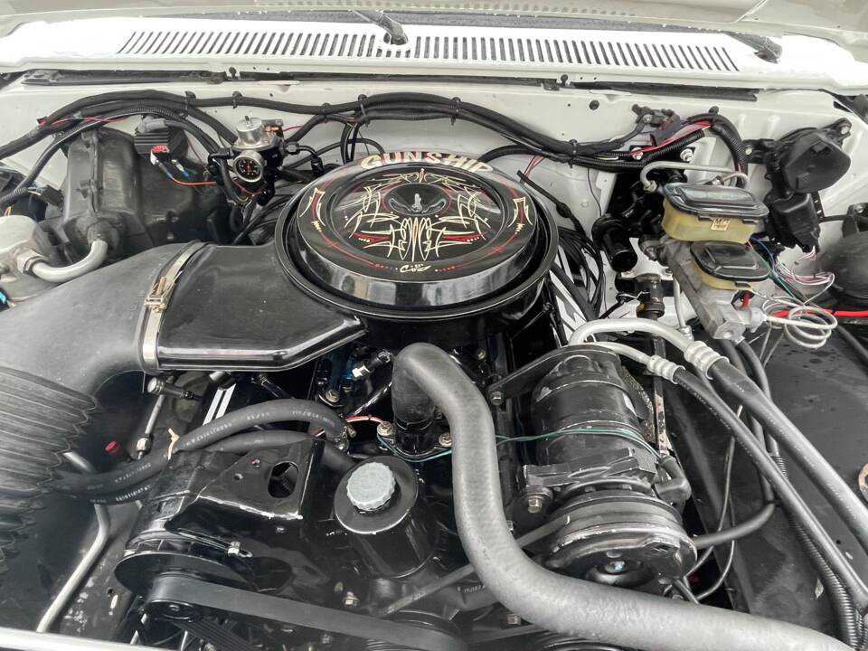 Bild 17/26 von Chevrolet K30 (1987)
