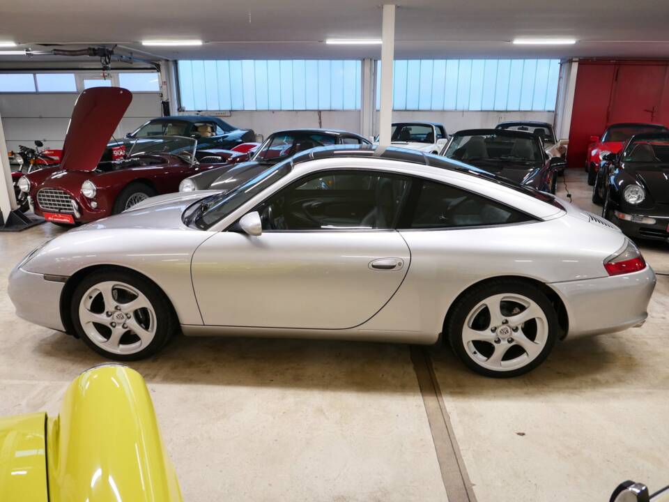Image 6/16 of Porsche 911 Carrera (2004)