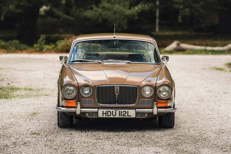 Image 6/50 of Jaguar XJ 12 (1972)