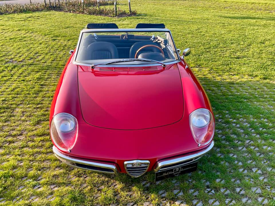 Image 20/28 of Alfa Romeo 1750 Spider Veloce (1968)