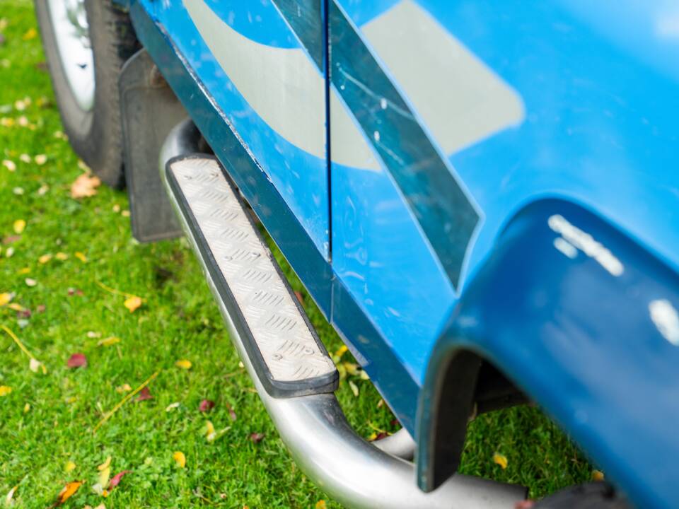 Image 40/50 of Land Rover Defender 90 "50th Anniversary" (1998)