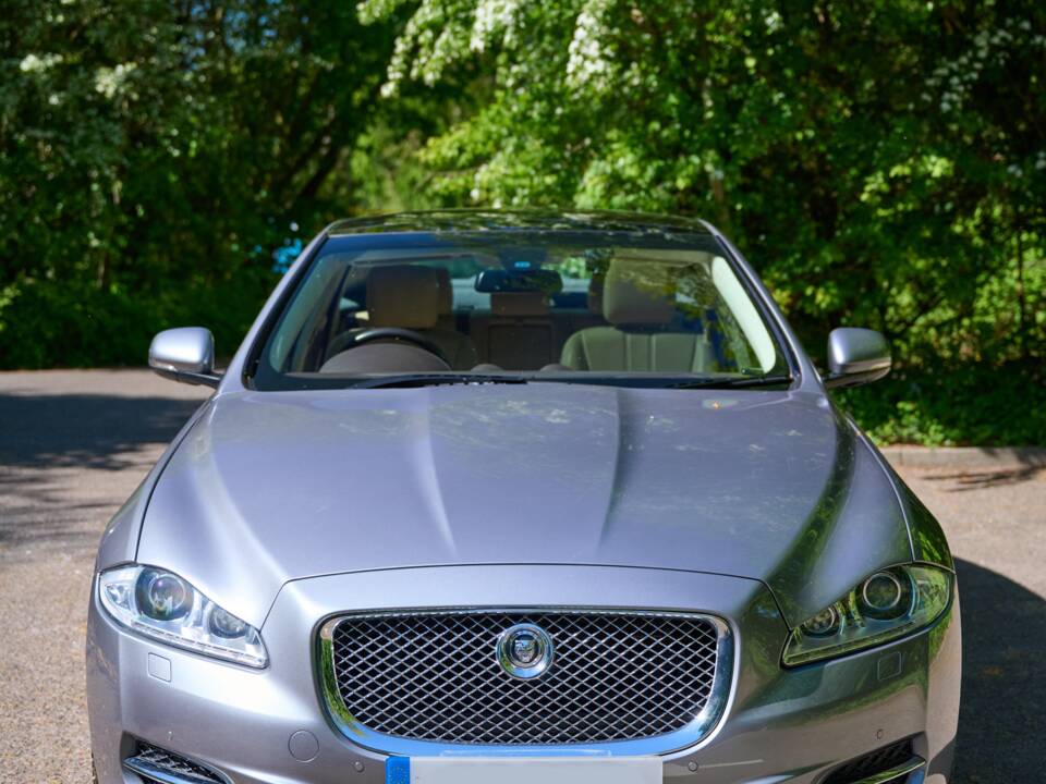 Image 26/50 of Jaguar XJ 5.0 (2012)