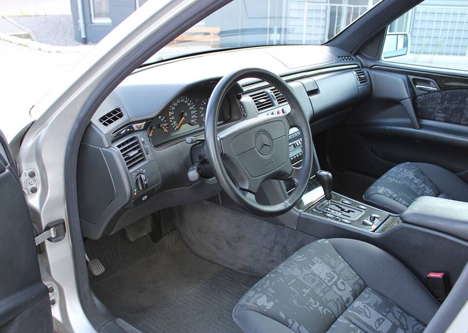 Bild 5/11 von Mercedes-Benz E 280 (1998)