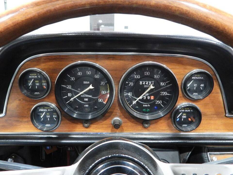 Image 7/15 of FIAT Dino 2400 Spider (1970)