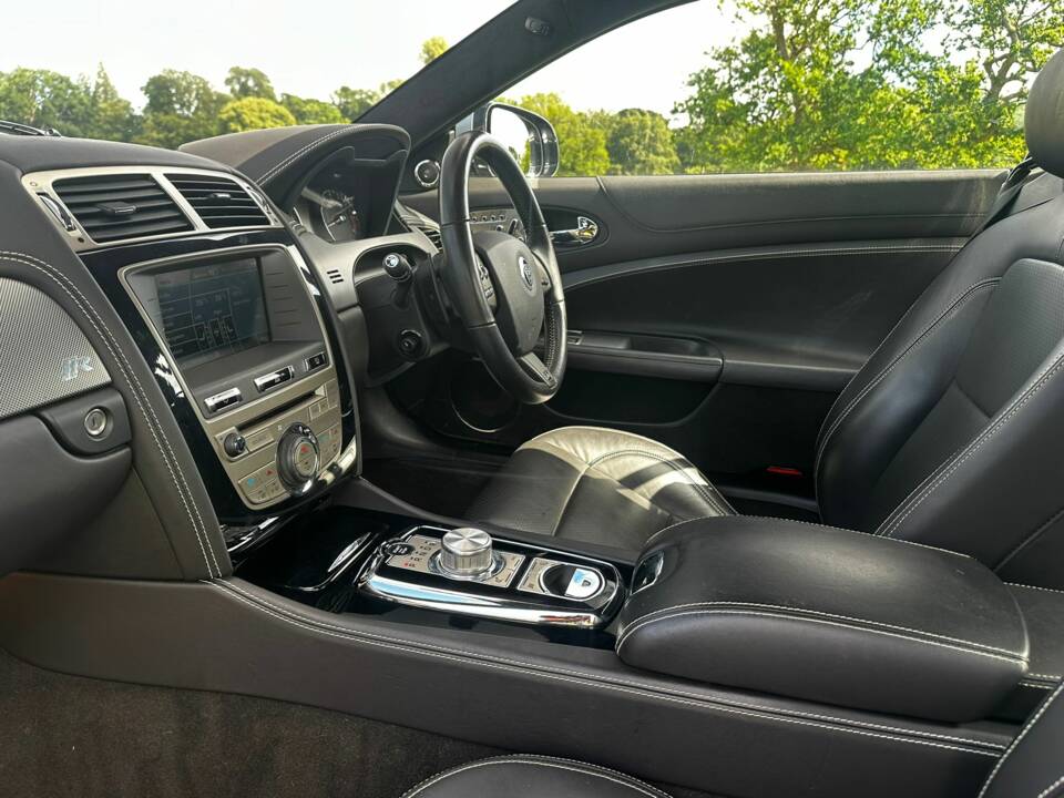 Image 30/46 of Jaguar XKR (2010)