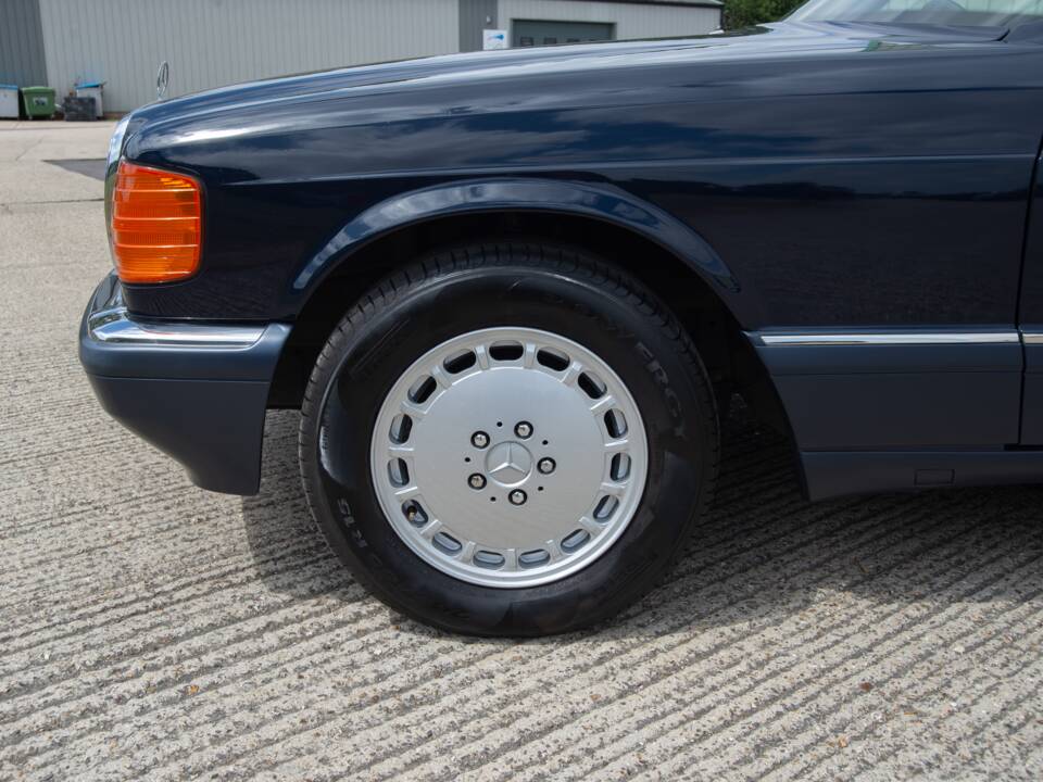 Bild 24/29 von Mercedes-Benz 300 SE (1990)