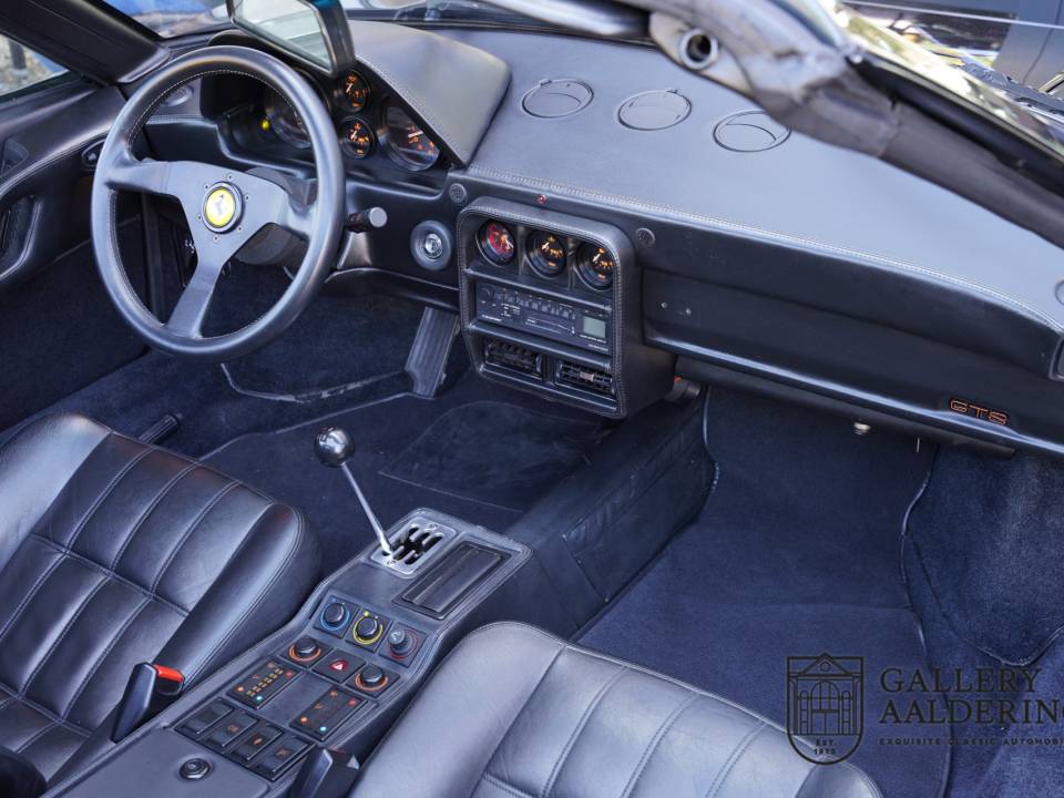 Image 18/50 de Ferrari 328 GTS (1987)