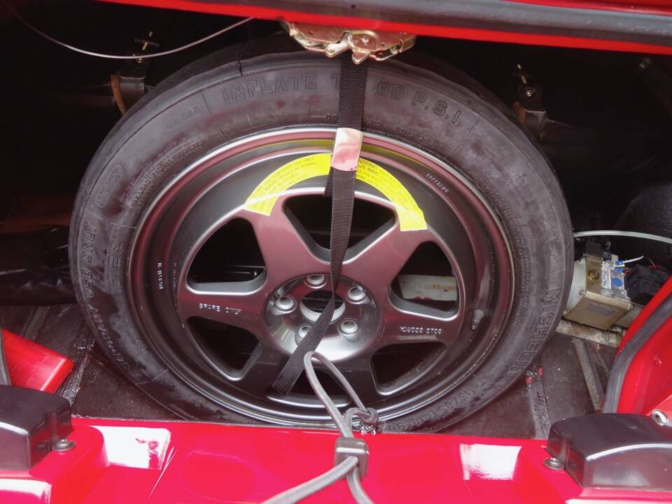 Image 24/32 of Alfa Romeo SZ (1990)