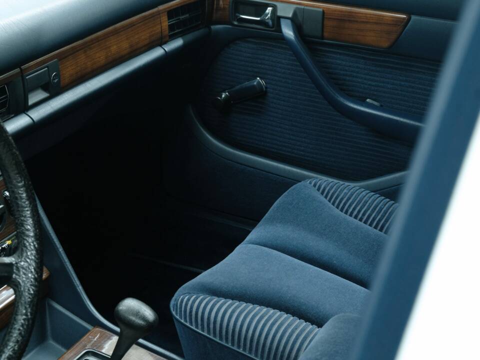 Bild 37/50 von Mercedes-Benz 280 S (1981)