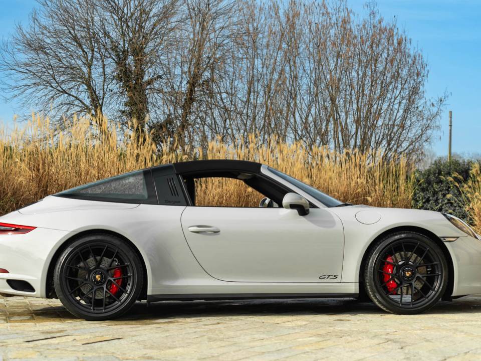 Imagen 5/50 de Porsche 911 Targa 4 GTS (2018)