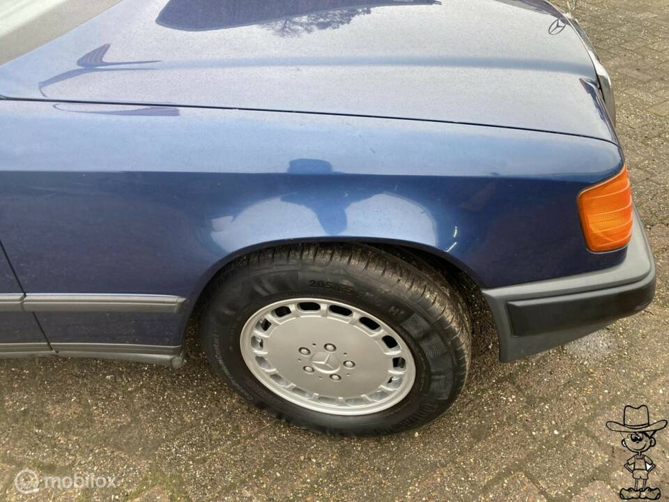 Bild 17/50 von Mercedes-Benz 300 E (1986)